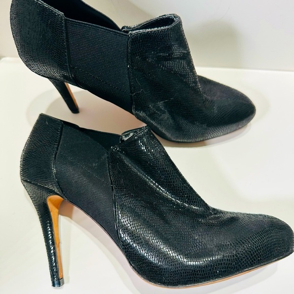 White House Black Market Booties Womens Size 9.5 Leather Sole Shiny Booties - Picture 1 of 7